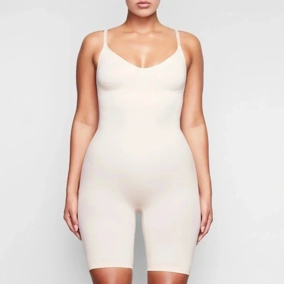 NEW SKIMS SCULPTING BODYSUIT MID THIGH B402 - Picture 2 of 7